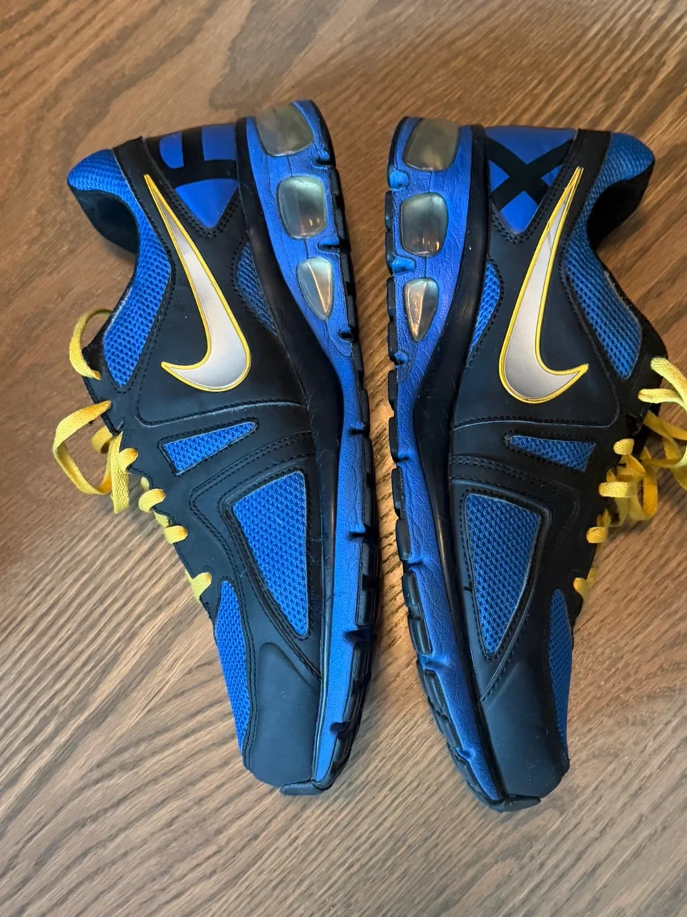 Nike Men's livestrong Blue and Yellow Sneakers